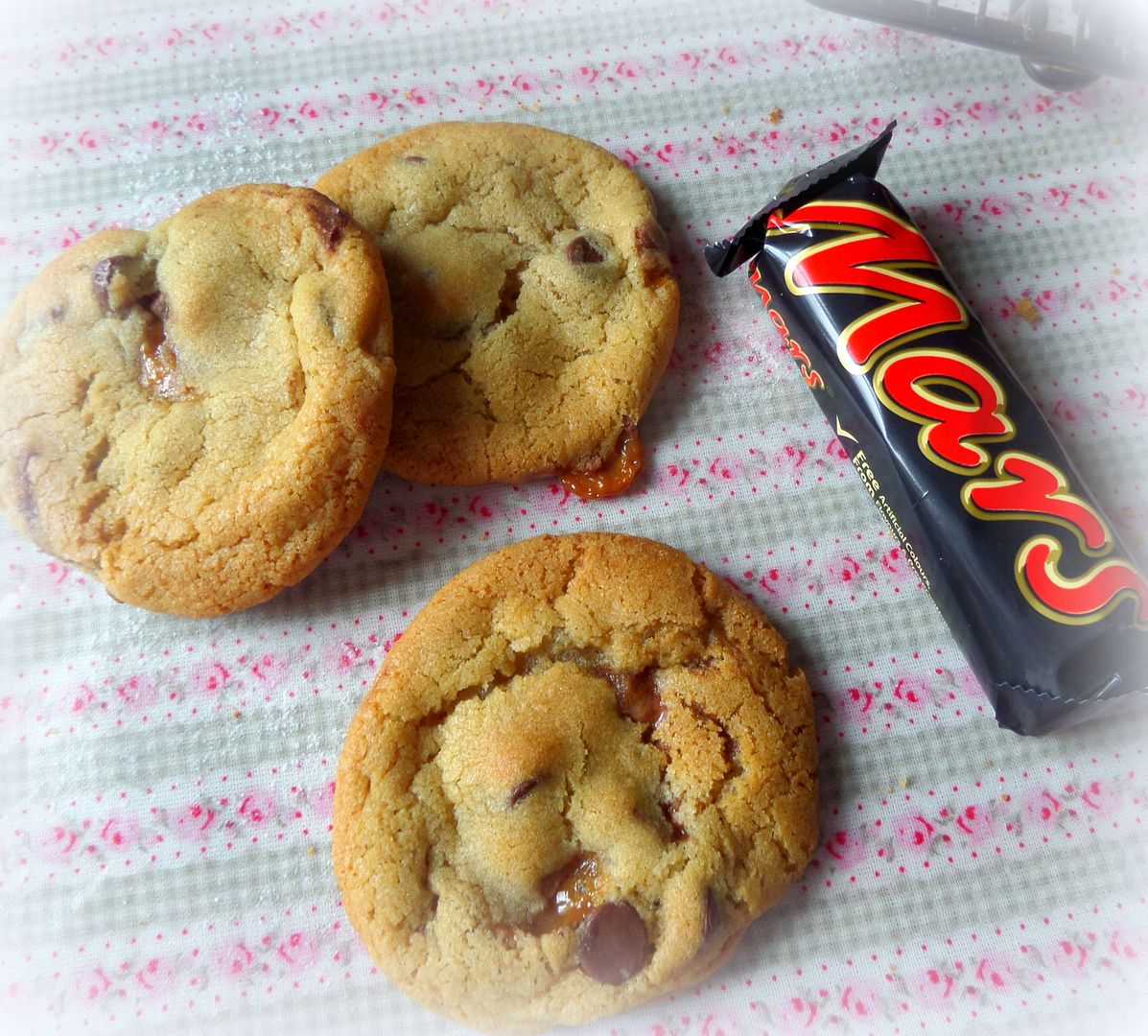 The English Kitchen Big Soft Chewy Mars Bar and Chocolate Chip Cookies
